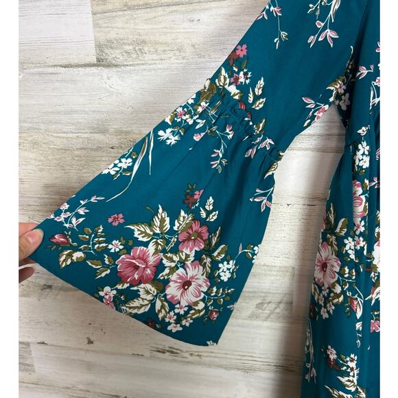 Alter'd State women's medium blue 3/4 bell sleeve lined boho floral mini dress - Picture 3 of 6